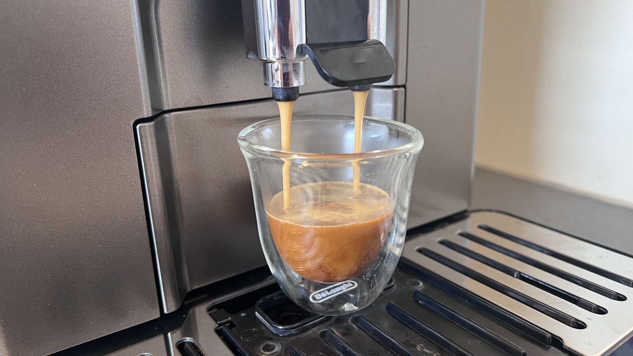 De'Longhi Eletta Explore making an espresso