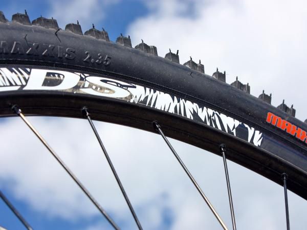 The wider and deeper AM rim lends greater tire casing support than typical cross-country rims.