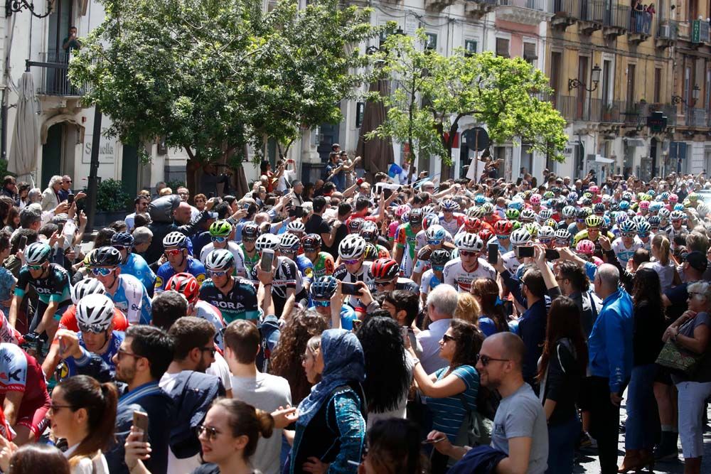The crowds turned out in force for stage 4 of the Giro d'Italia