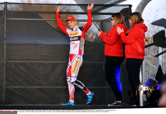 Pauwels waves to the crowd