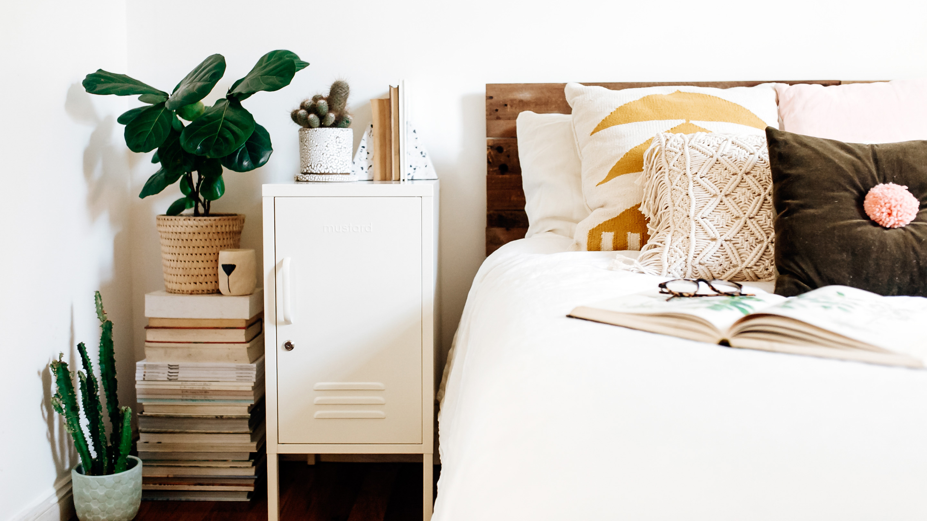 5 Best Small Bedroom Storage Ideas (Practical & Renter-friendly) - Life's  AHmazing!