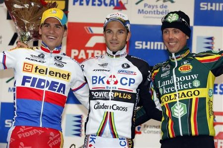 Niels Albert (BKCP-Powerplus) tops the podium with Zdenek Stybar (Telenet Fidea) and Sven Nys (Landbouwkrediet), l & r.