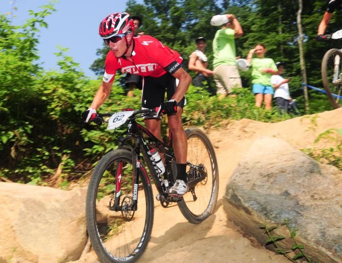 Howard Grotts (Specialized) leading the race on lap one