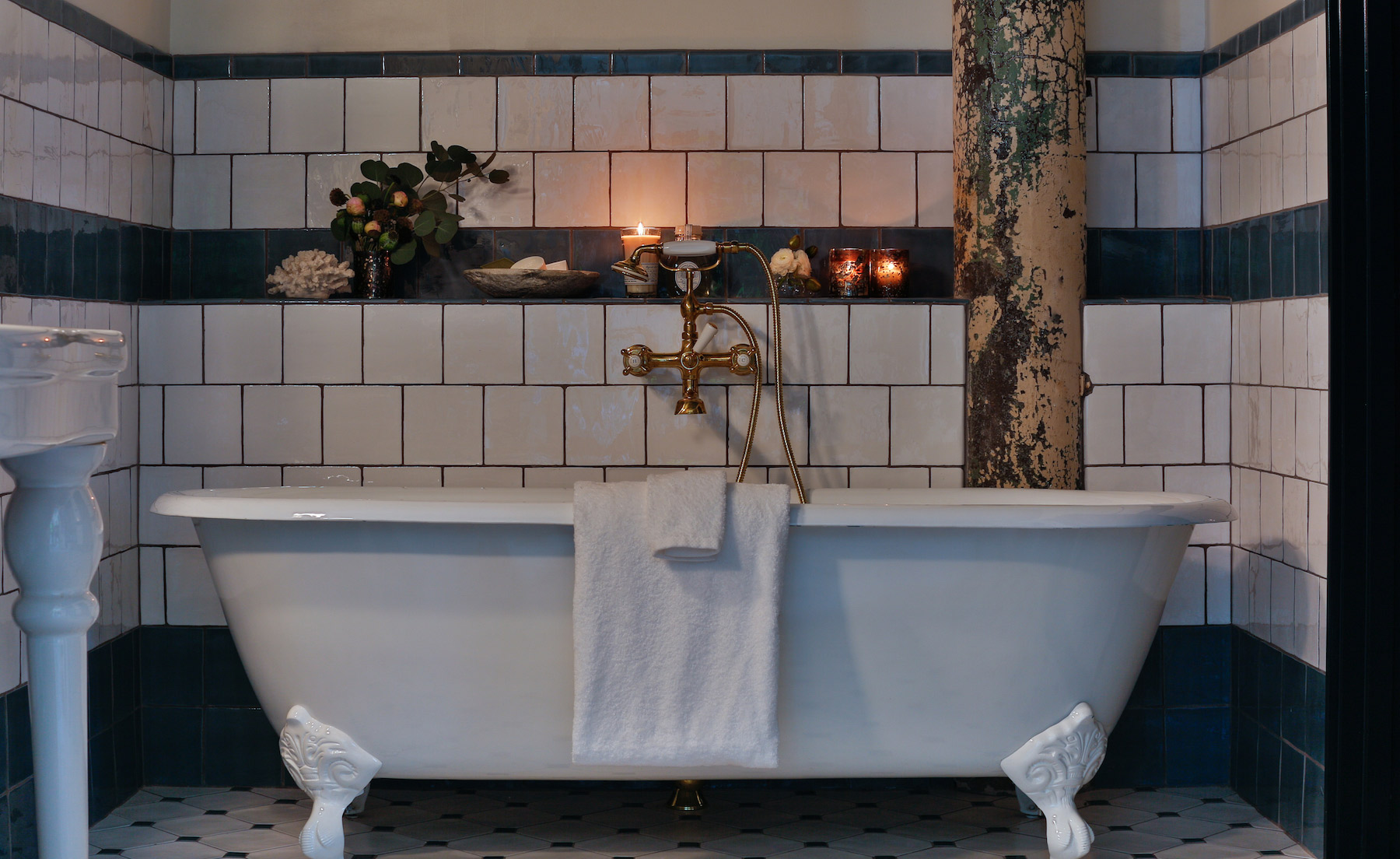 Bathroom with bathtub