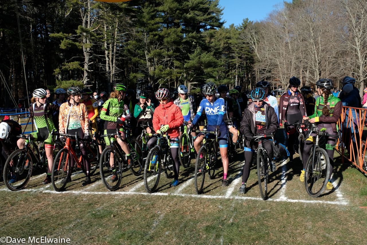 The Elite Women at the start with the temperature barely at 40 degrees F.