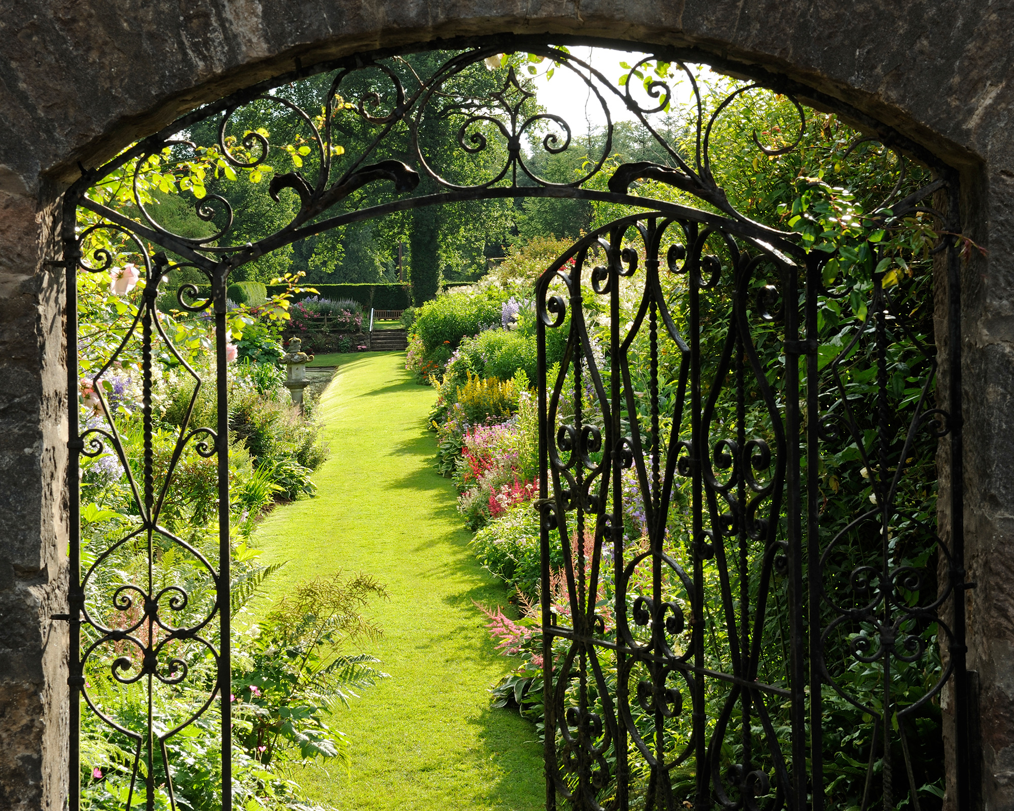 How to clean cast iron painted garden gates