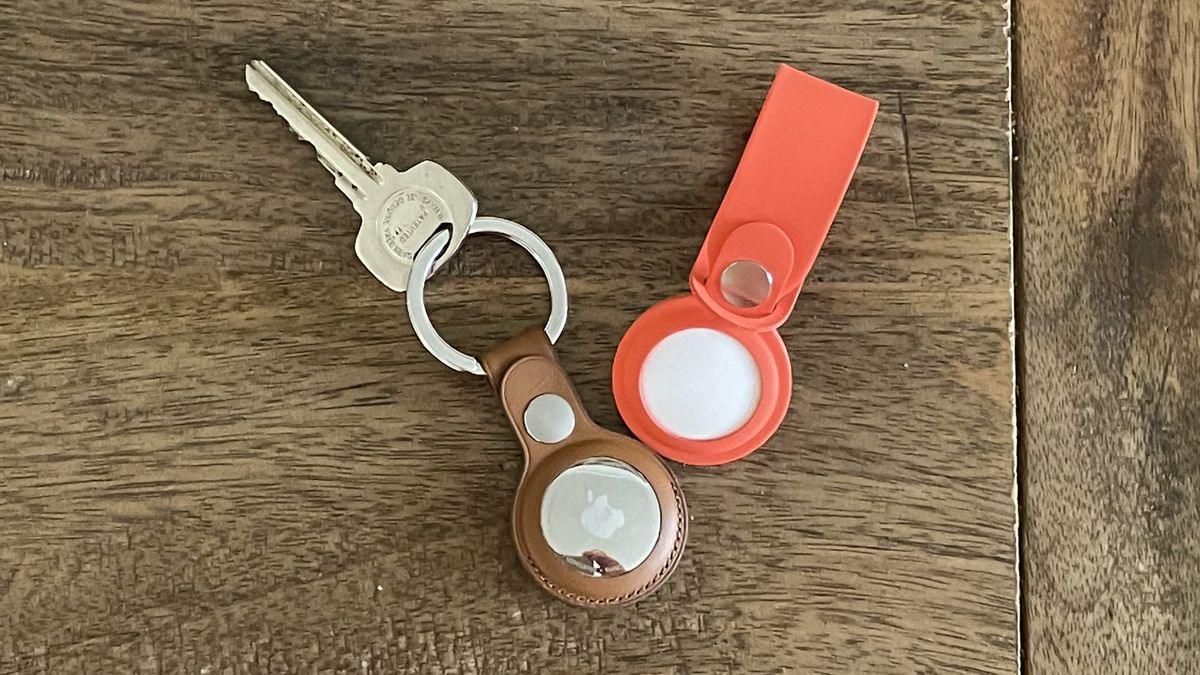 Pic comparison of Apple vs knockoff airtag keychain cases : r/AirTags