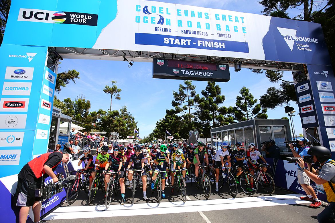 The peloton on the start line ready to rock'n'roll