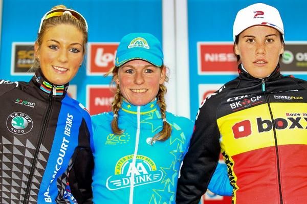 Podium (from left): Pauline Ferrard-Prevot, Daphny van den Brand, Sanne Cant