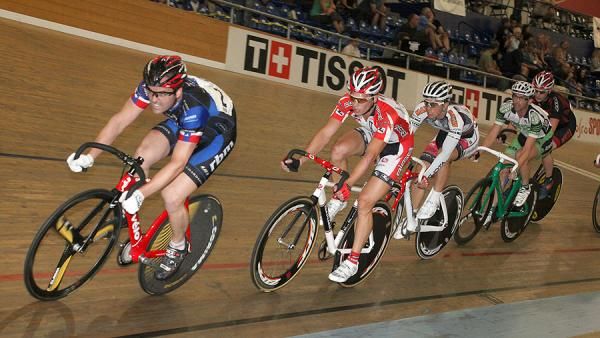 Andrew Armstrong and Chris Carlson paired to take the first sprint in the Men's Madison.