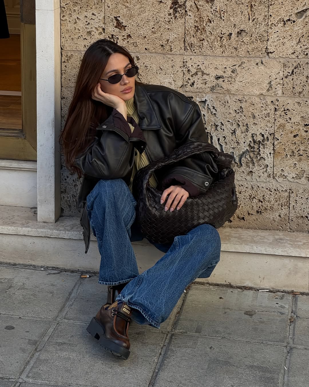 woman wearing medium wash cropped jeans trend