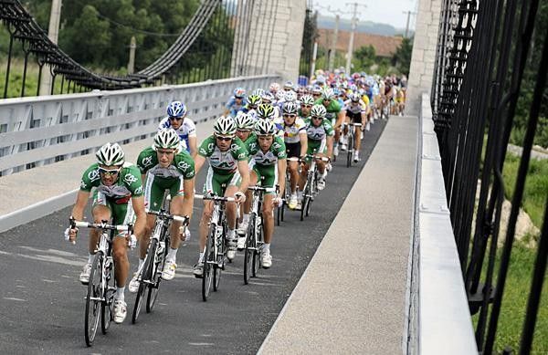 Team Cr&eacute;dit Agricole working for its leader Thor Hushovd.