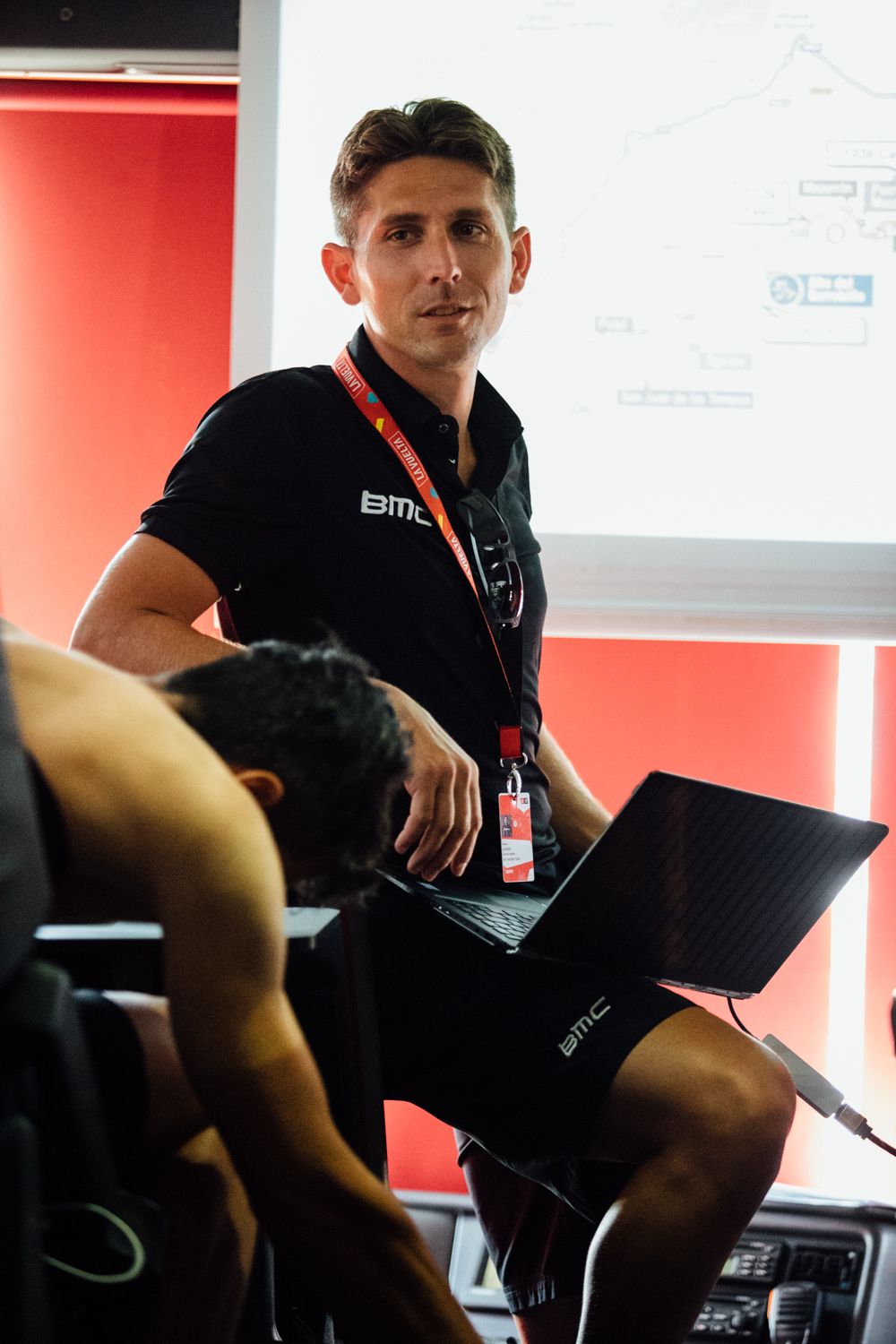 Jackson Stewart briefs riders on the day's parcours.