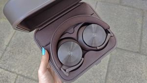 Bang & Olufsen Beoplay H95 review: man dressed in orange with headphones on
