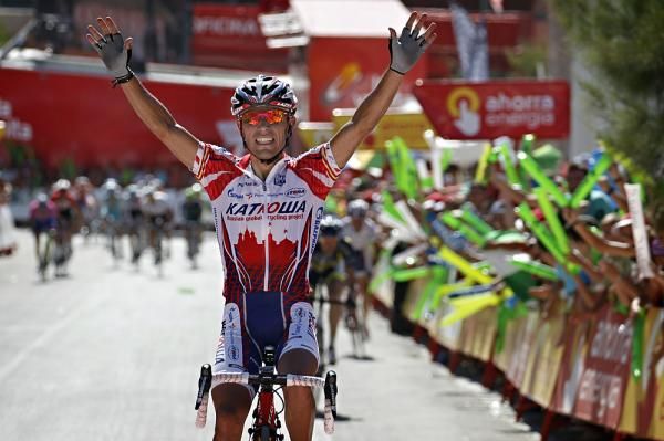 Joaquim Rodriguez (Katusha) takes stage 5 over Wout Poels (Vacansoleil)