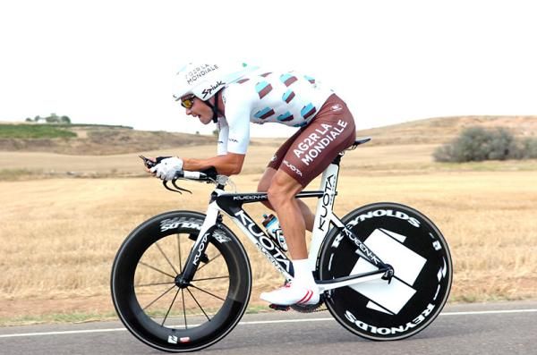 Nicolas Roche (Ag2R La Mondiale) dropped from fifth to eighth on general classification with his 38th place time trial finish.