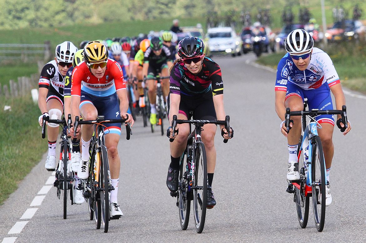 Splits forming on stage 5 of the Boels Ladies Tour