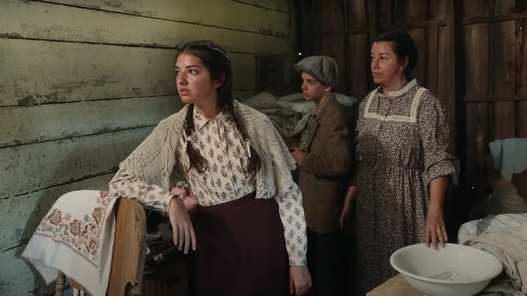 Cast members on Back to the Frontier dressed in 1800s clothes