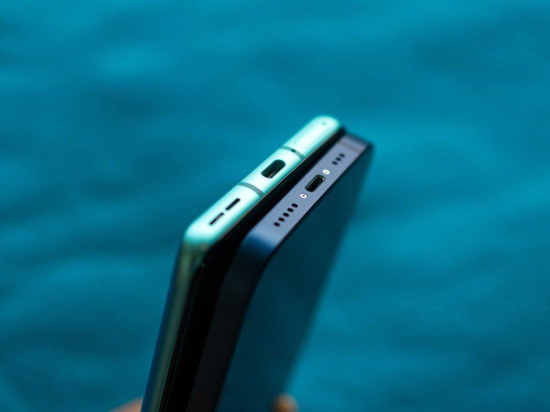 OnePlus 8T vs. iPhone 12