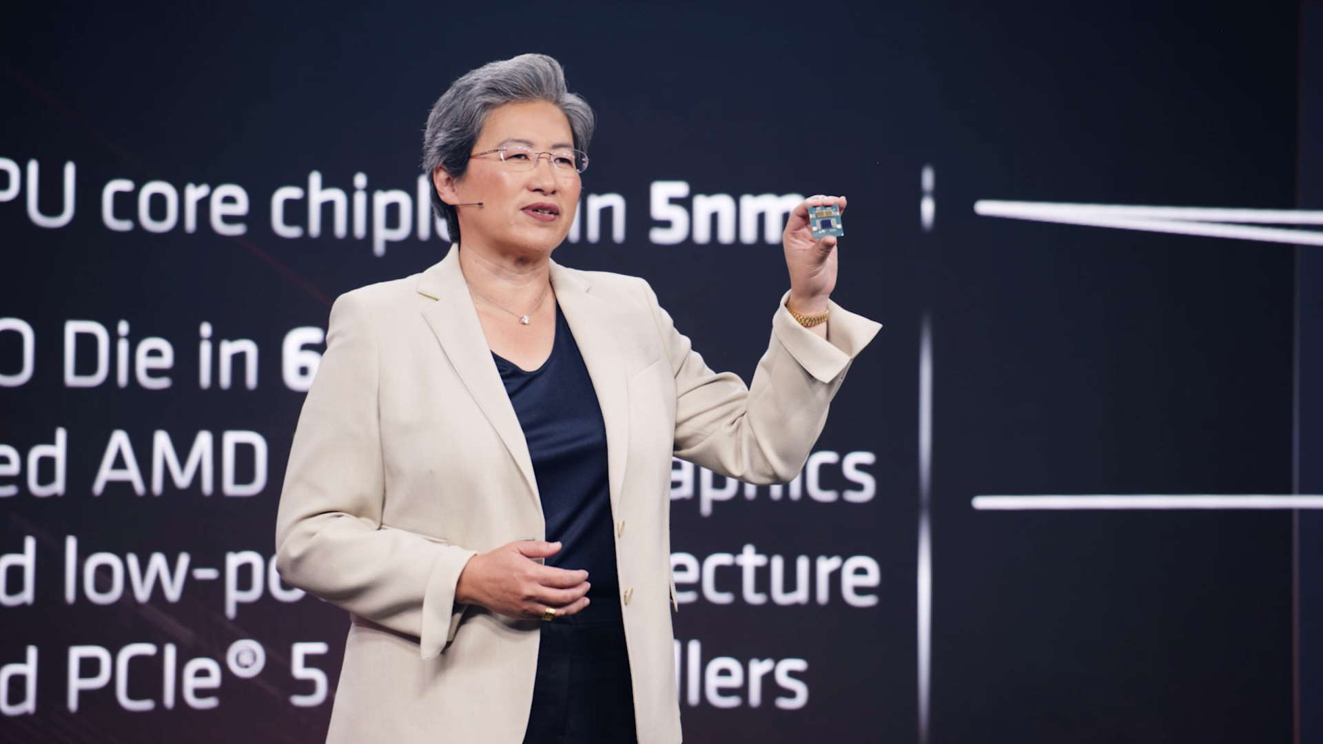 AMD CEO Dr.Lisa Su showing off the new Ryzen 7000 series CPUs