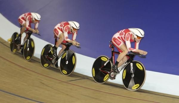The Danish team down to three in the men's 4,000m team pursuit qualifying round