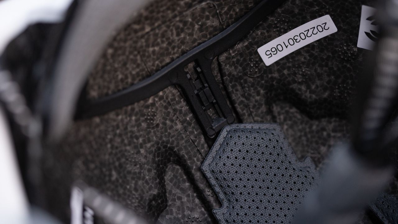 Xnito e-bike helmet rear cradle adjustment