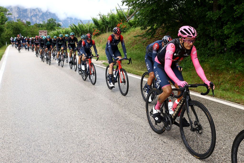 LAVARONE ITALY MAY 25 Richard Carapaz of Ecuador and Team INEOS Grenadiers pink leader jersey competes during the 105th Giro dItalia 2022 Stage 17 a 168 km stage from Ponte di Legno to Lavarone 1161m Giro WorldTour on May 25 2022 in Lavarone Italy Photo by Michael SteeleGetty Images