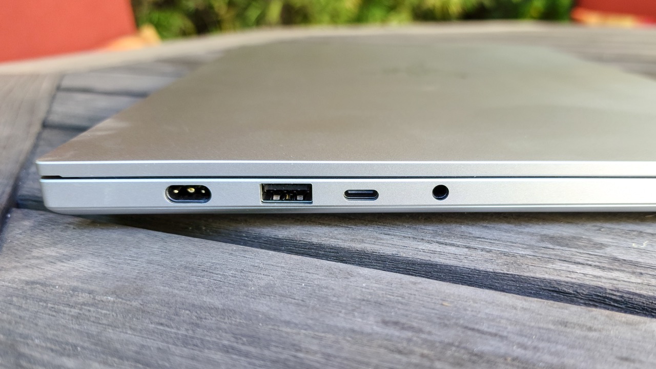 Razer Blade 14 (2025) ports