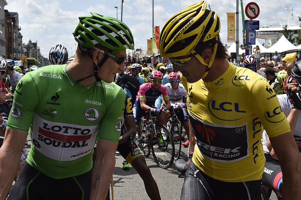 Andre Greipel (Lotto Soudal) in green and Fabian Cancellara in the maillot jaune
