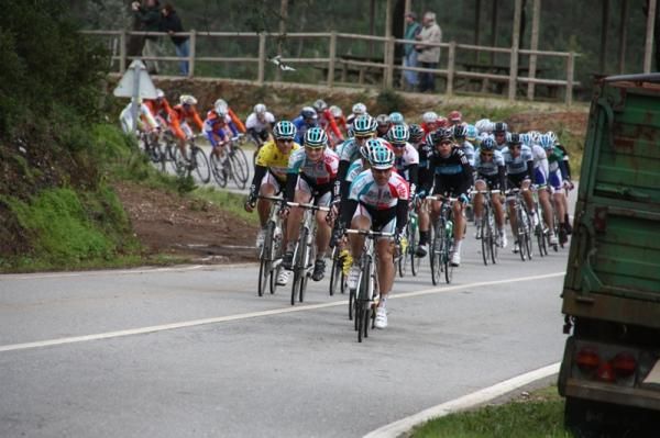 The peloton, led by Omega Pharma-Lotto, trails the break by approximately four minutes.