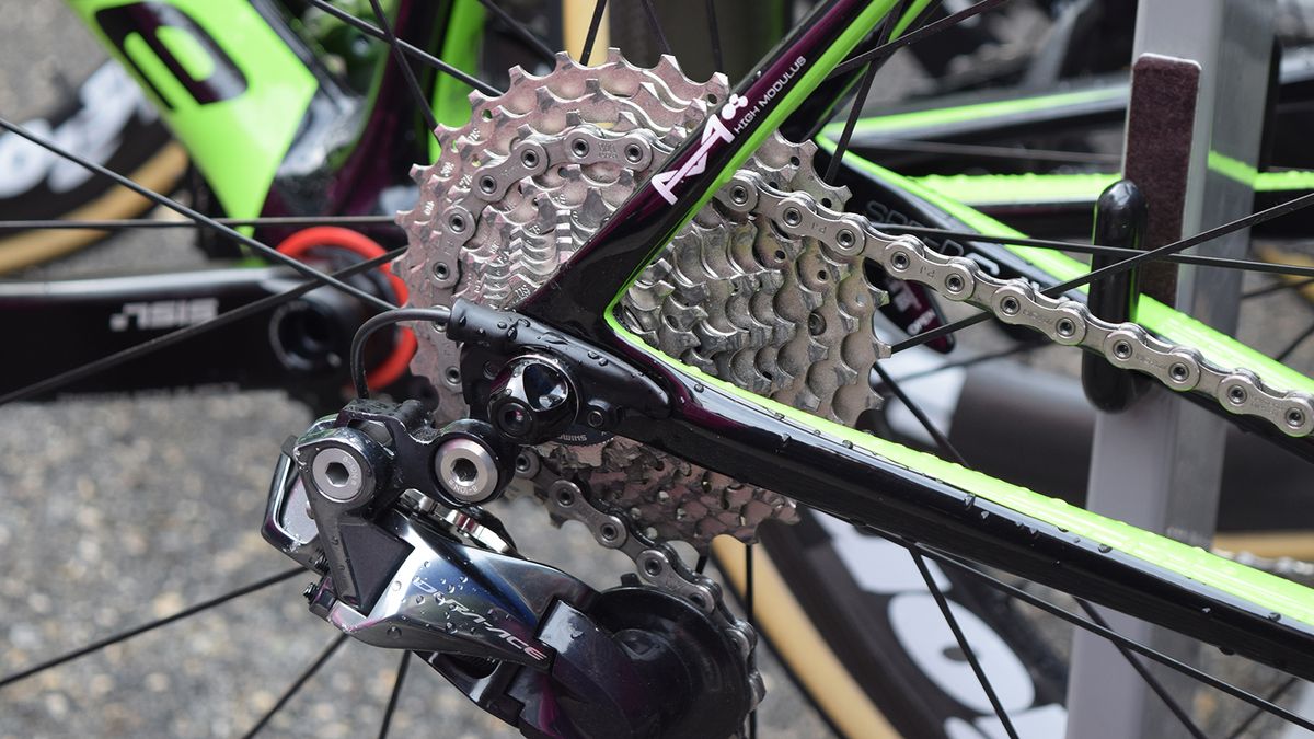 During stage 2 of the Criterium du Dauphine, Rolland ran an 11-30 Shimano Ultegra cassette