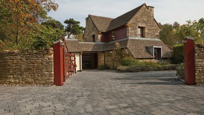 driveway drainage solutions – permeable paving from bradstone