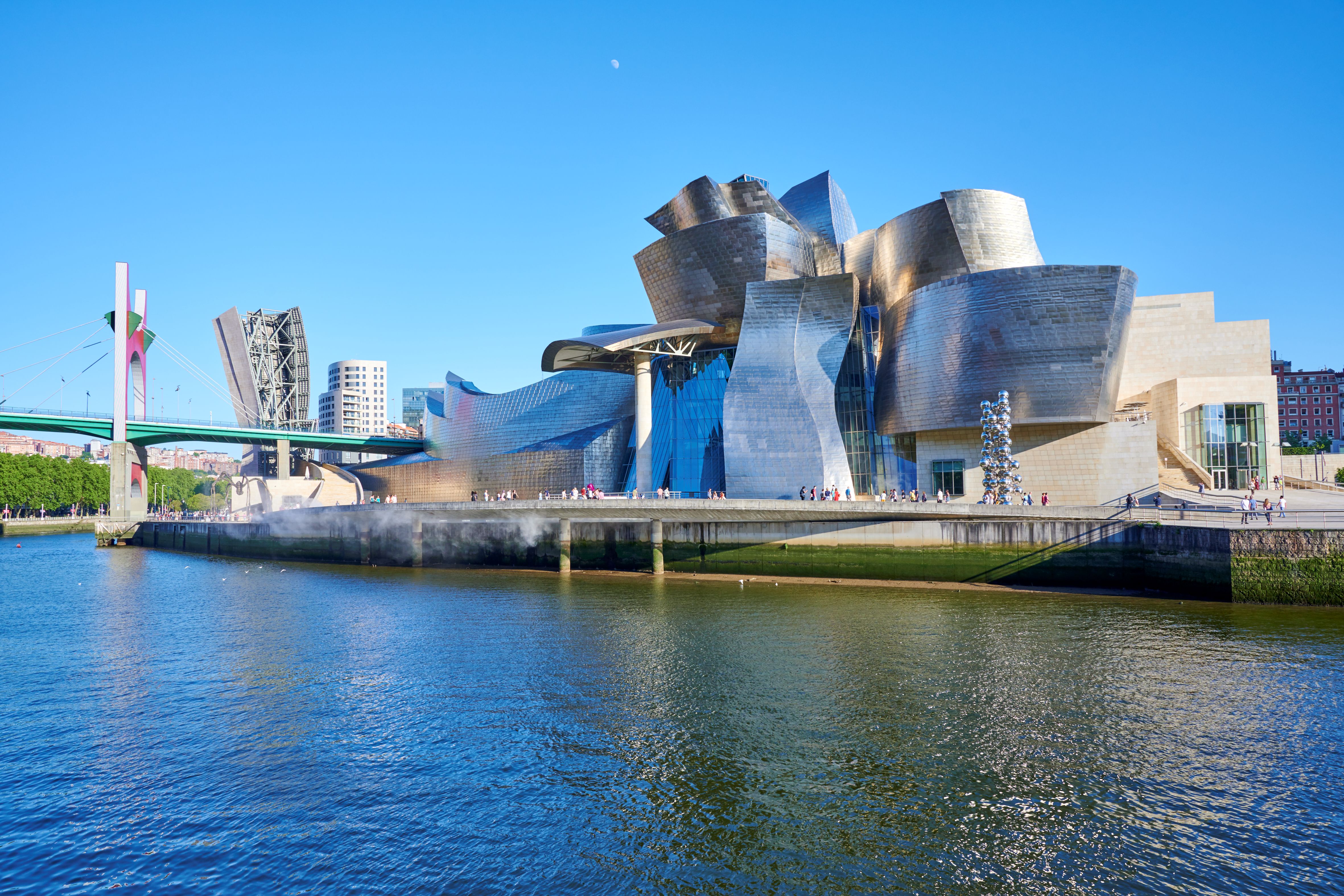 Tilda Swinton performs at the Guggenheim Bilbao, May 24, figure 4