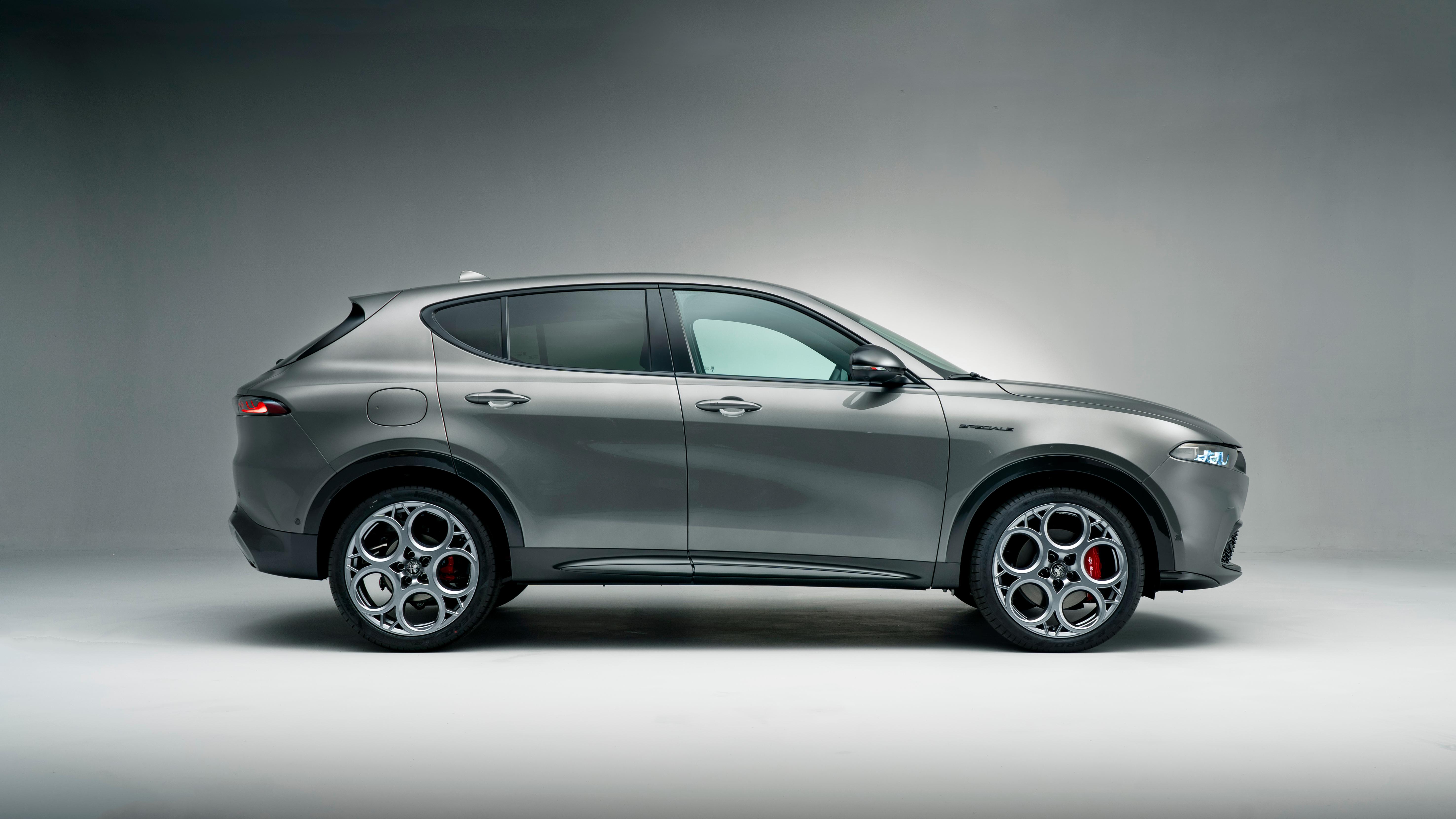 Alfa Romeo Tonale side view
