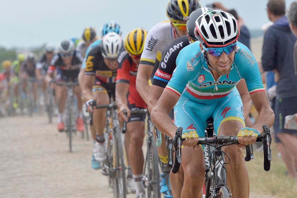 Vincenzo Nibali on the front.