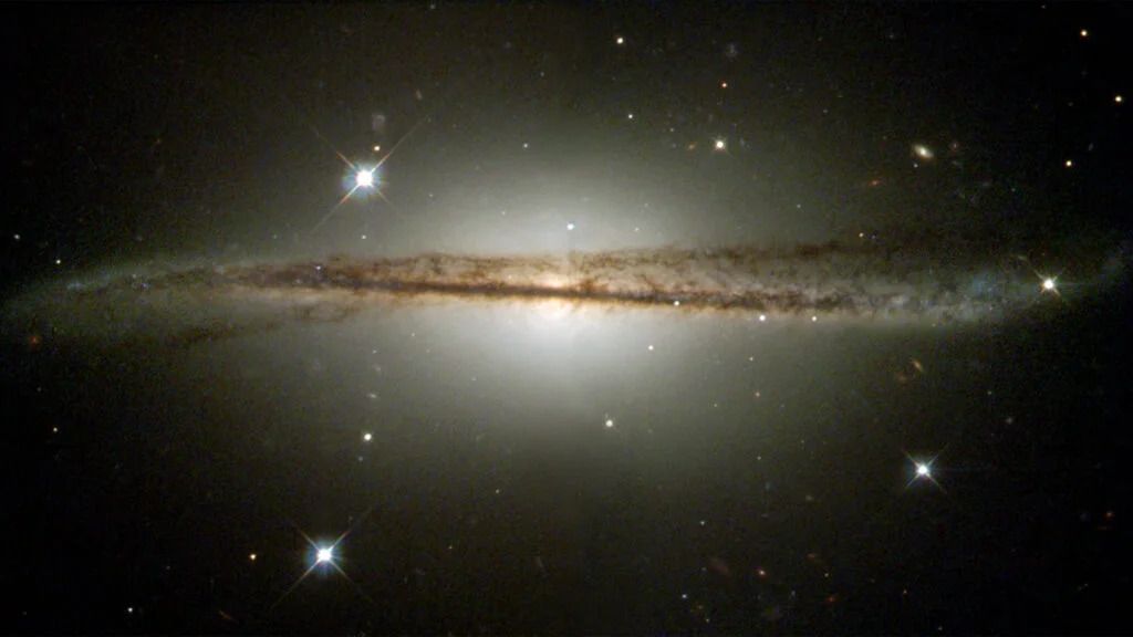 Mléčná dráha je pokřivená, možná dílem temné hmoty
