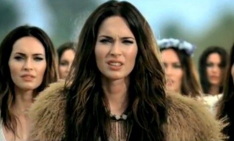 Megan Fox stars as duplicate versions of herself in this random commercial for a Brazilian school&amp;#039;s English language class.