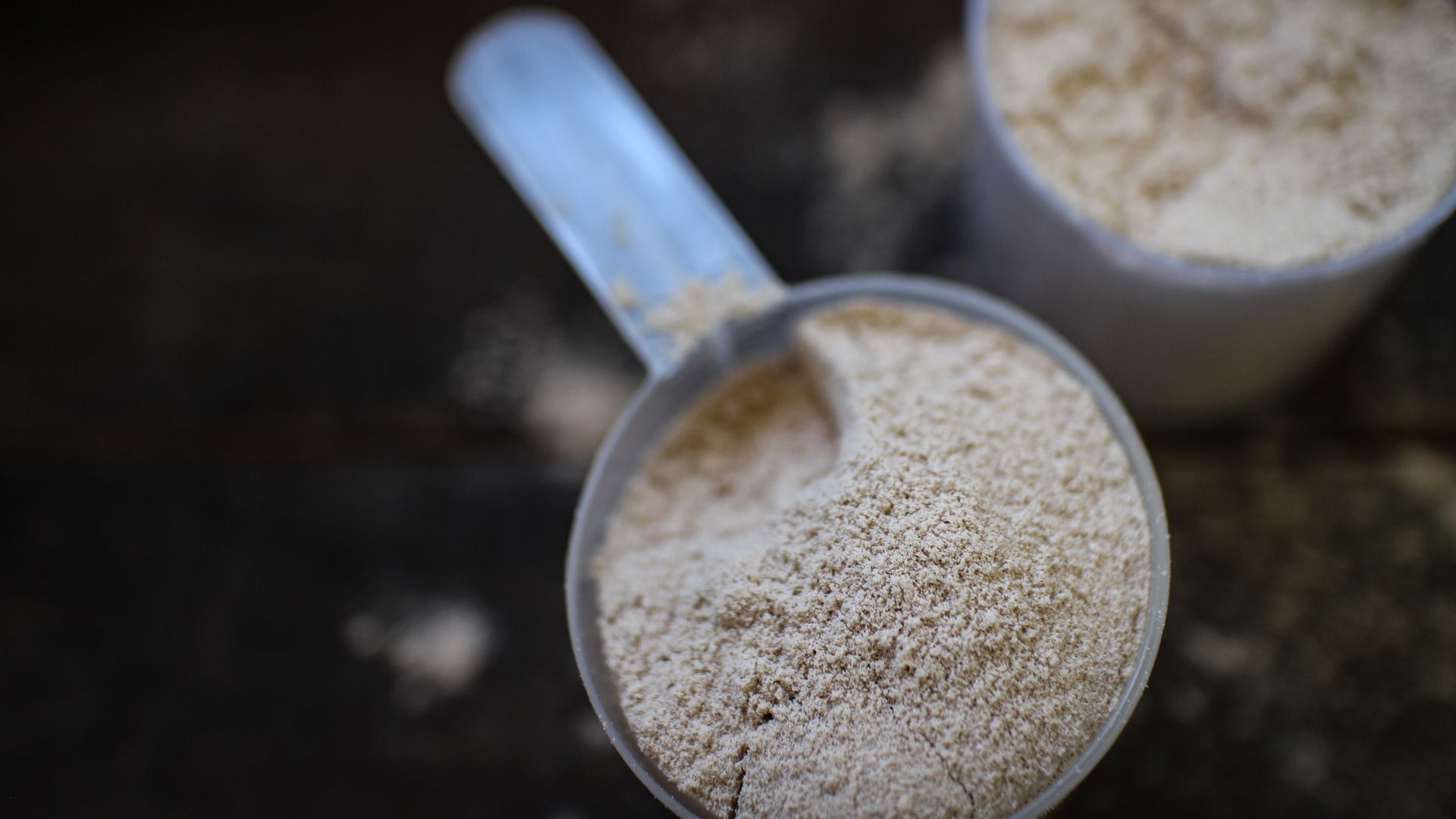 No, you absolutely shouldn’t be dry scooping preworkout powder