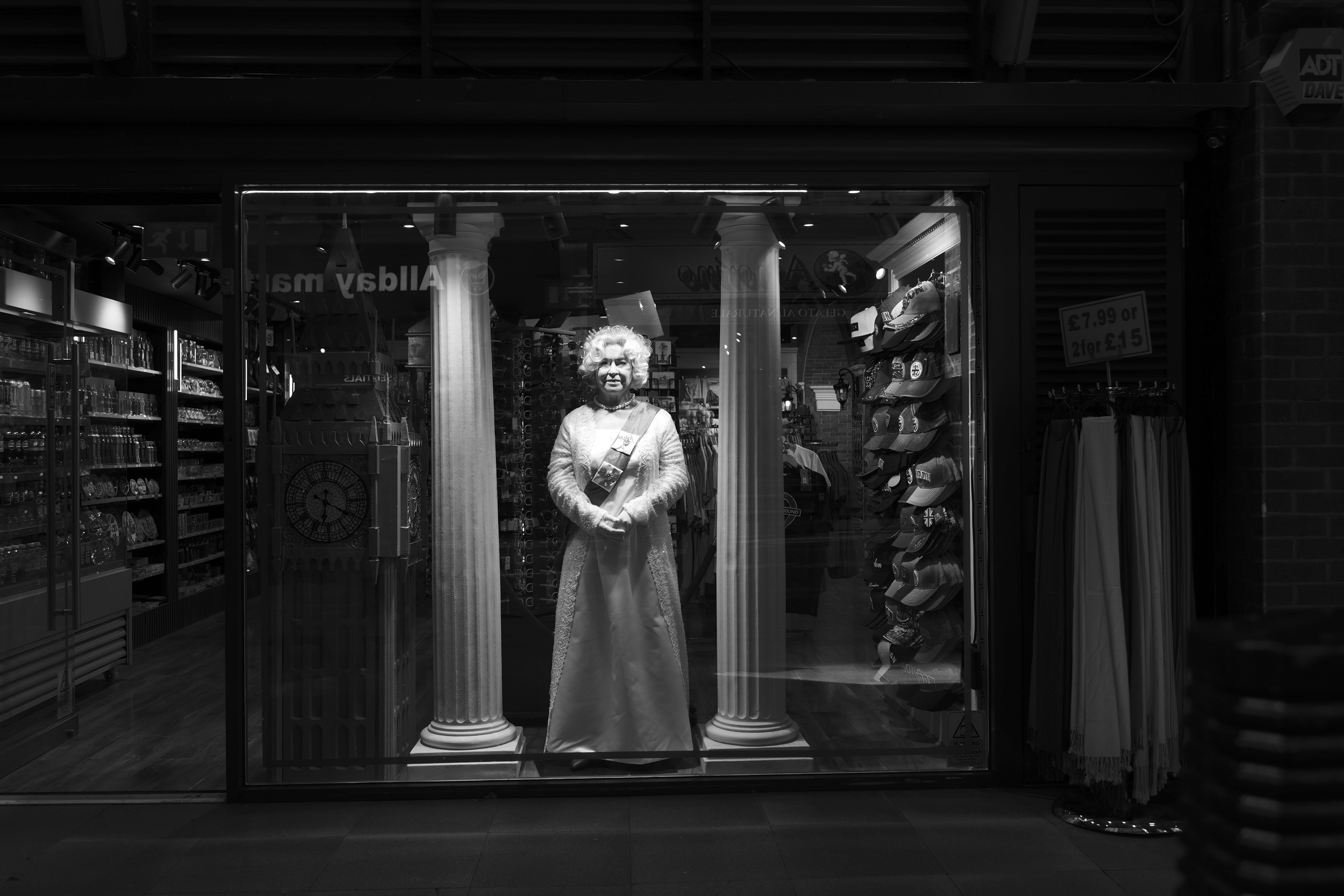 Panasonic Lumix S1 II image gallery: monochrome street scene in London