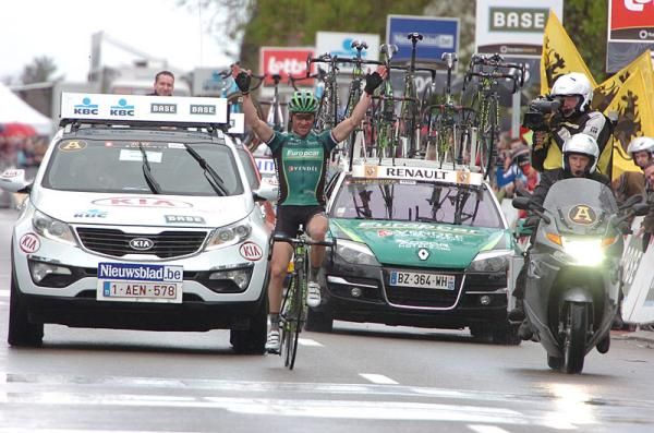 Riding alone to victory, Thomas Voeckler (Europcar) had plenty of time to celebrate