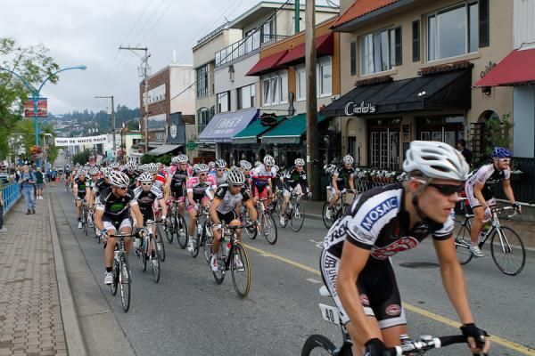 The men's field departs