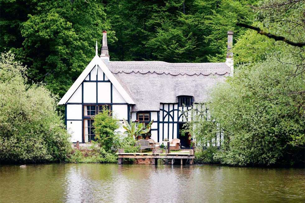 Listed woodman's cottage Hertfordshire