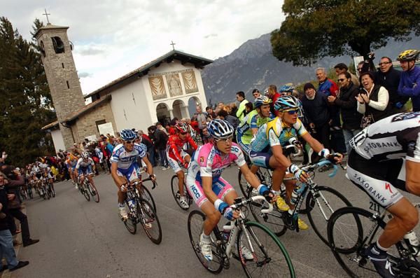 Defending champion Damiano Cunego (Lampre) in action.