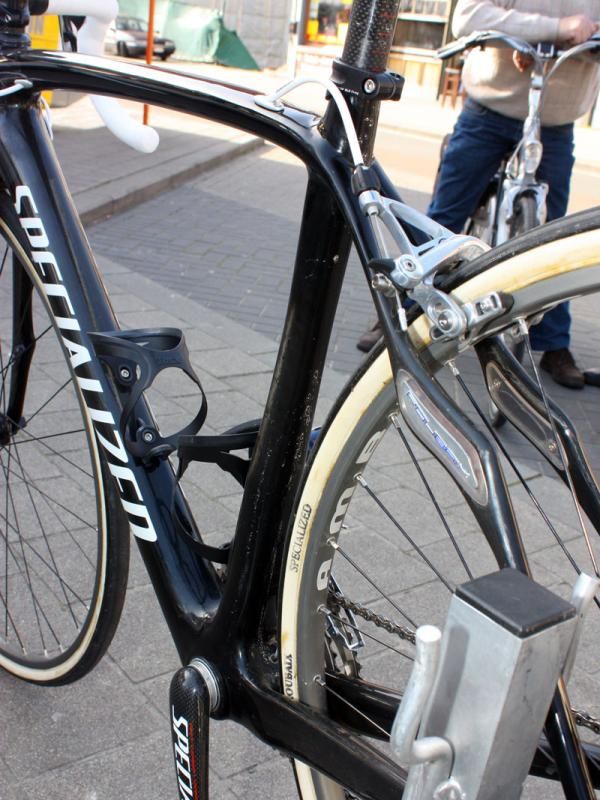 The Project Black's seat tube is more abruptly squared-off towards the bottom and necks down a bit in the middle as compared to the Roubaix SL2.