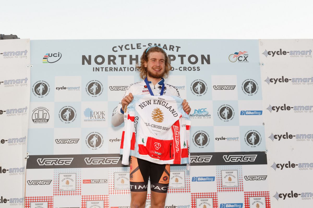 Smith nabs the U23 leader's jersey