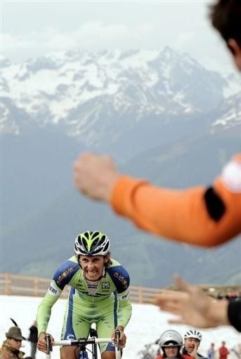Pellizotti suffers his way to victory.