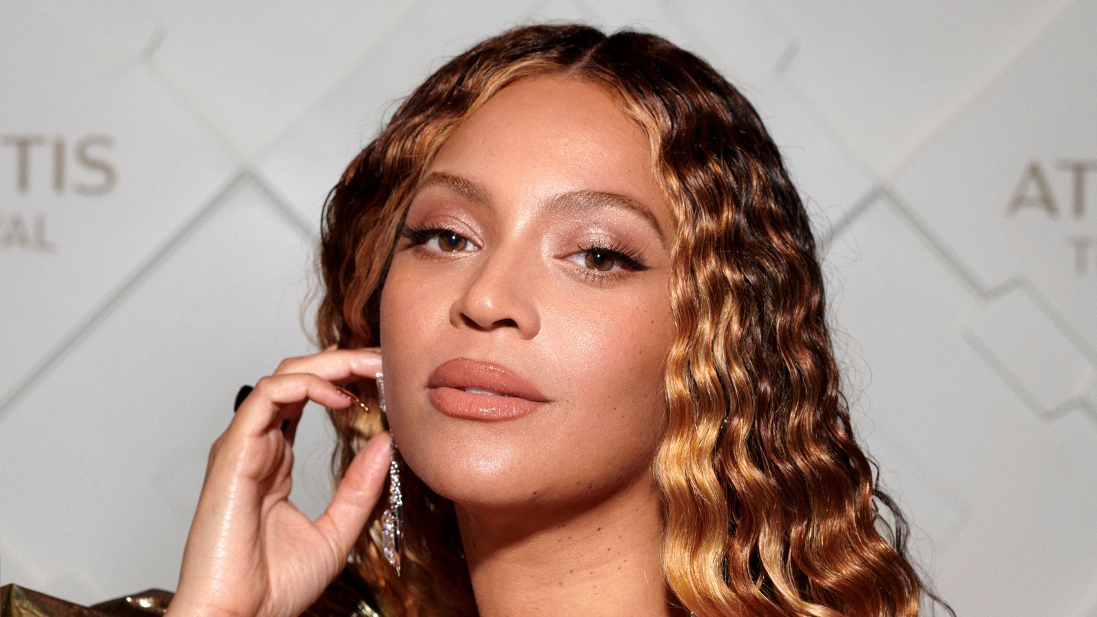 Beyoncé’s Pool Is a Bold Structural Emotional Statement | Homes and Gardens