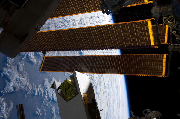 View of the Hyperspectral Imager for Coastal Oceans (HICO) and Remote Atmospheric and Ionospheric Detection System (RAIDS) Experiment Payload (HREP) installed on the Japanese Experiment Module of the International Space Station.