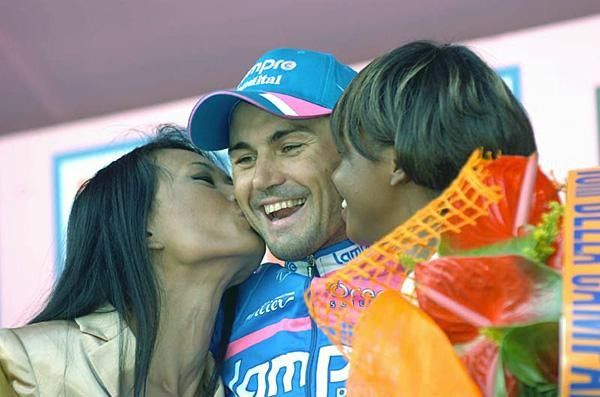 Kisses for Marzio Bruseghin (Lampre-Fondital).