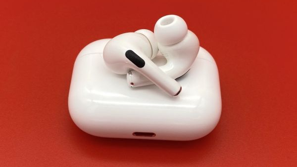 best noise-cancelling earbuds: AirPods Pro